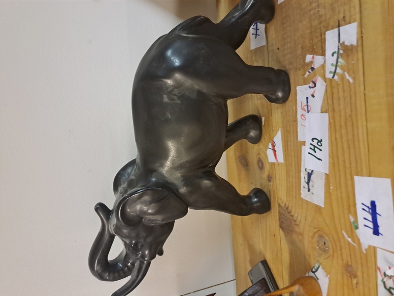 142 Elefant UE