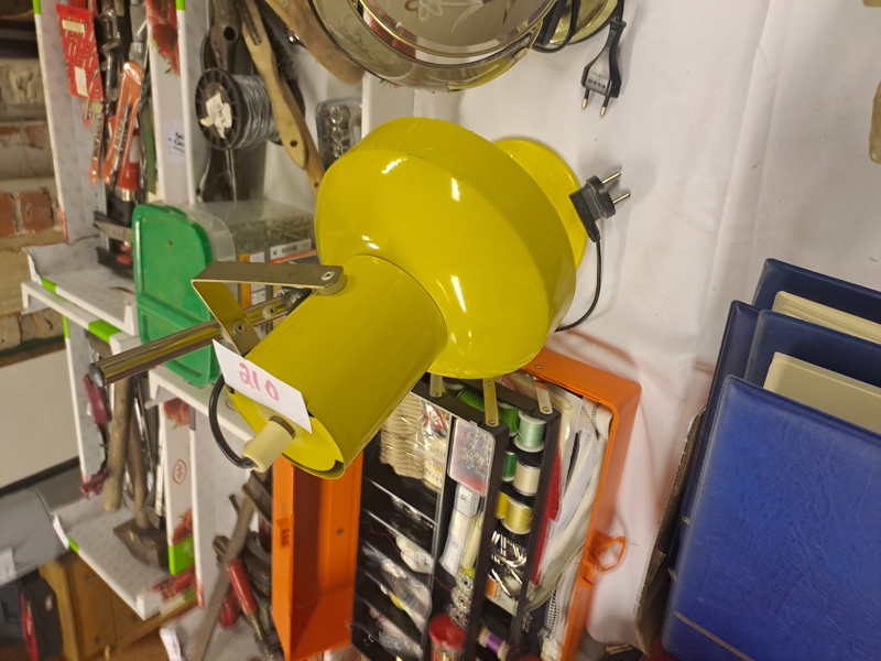 210 Lampa