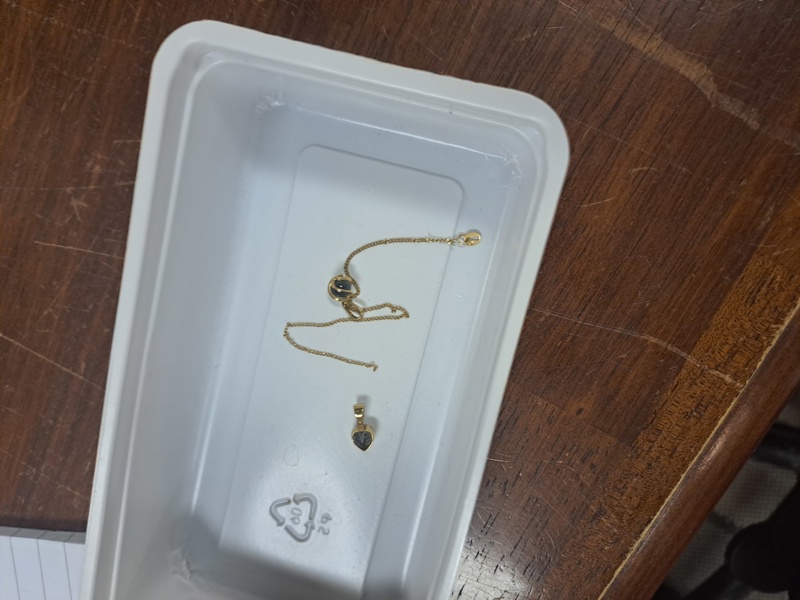 324 Div Guld 1,9g med stenar